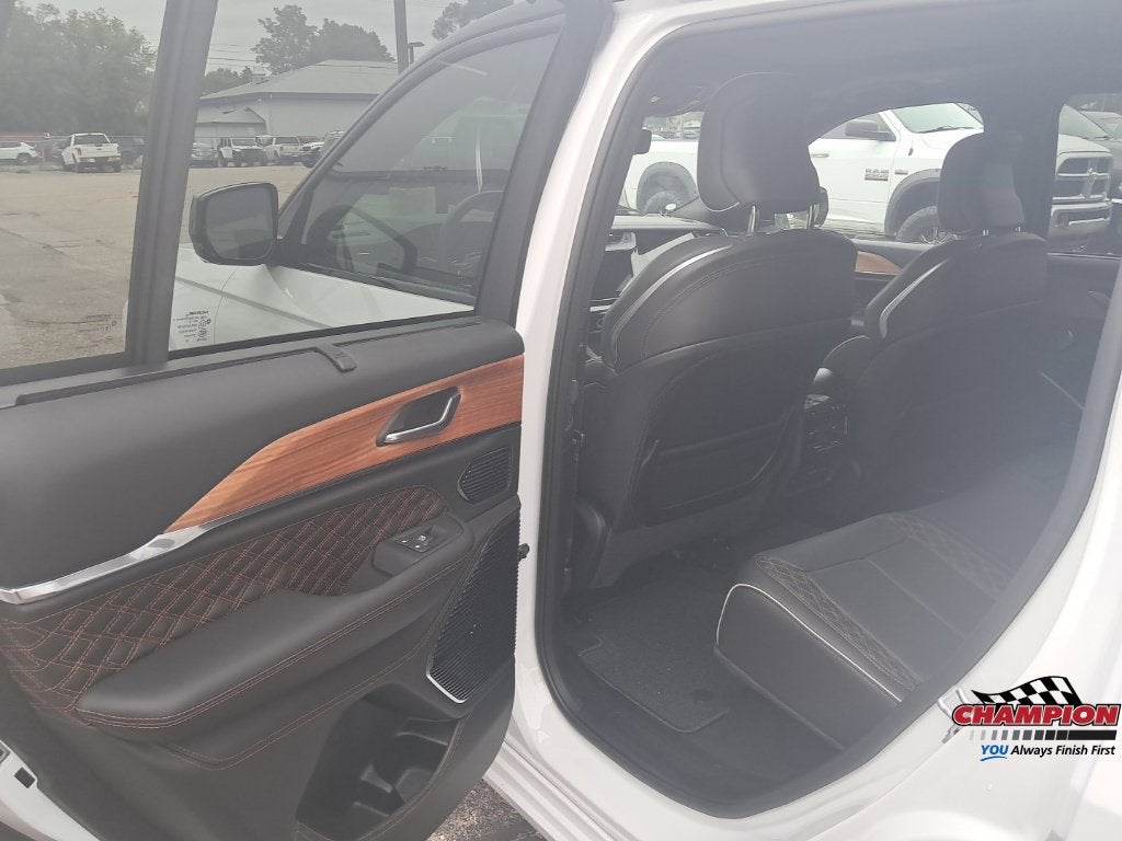 2026 Jeep Grand Cherokee Summit