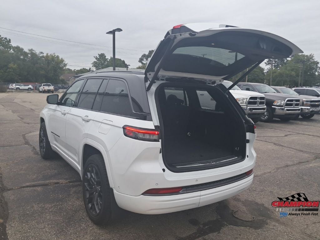 2026 Jeep Grand Cherokee Summit