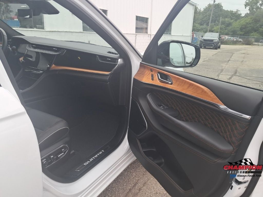 2026 Jeep Grand Cherokee Summit