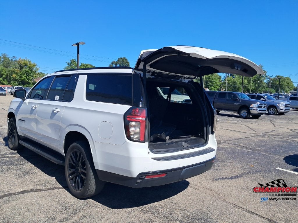 2023 Chevrolet Suburban RST