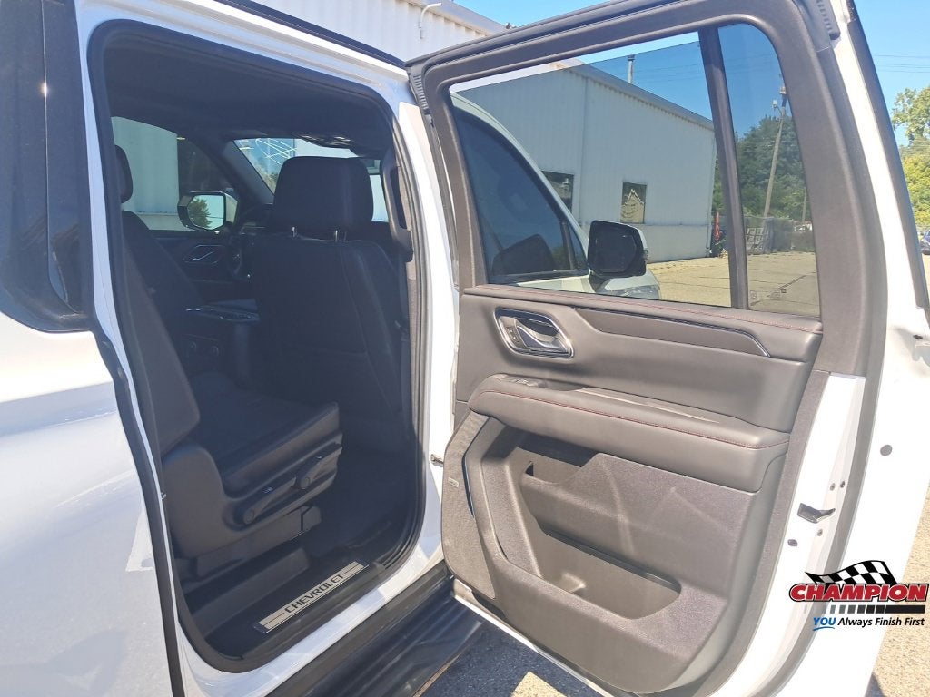 2023 Chevrolet Suburban RST