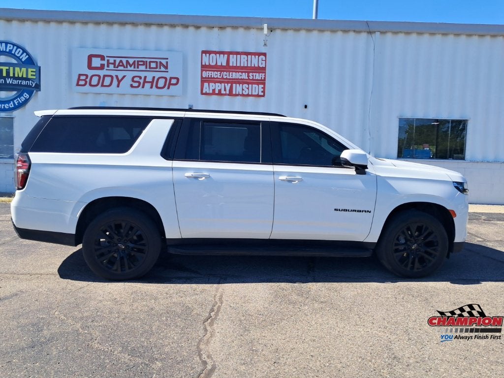 2023 Chevrolet Suburban RST
