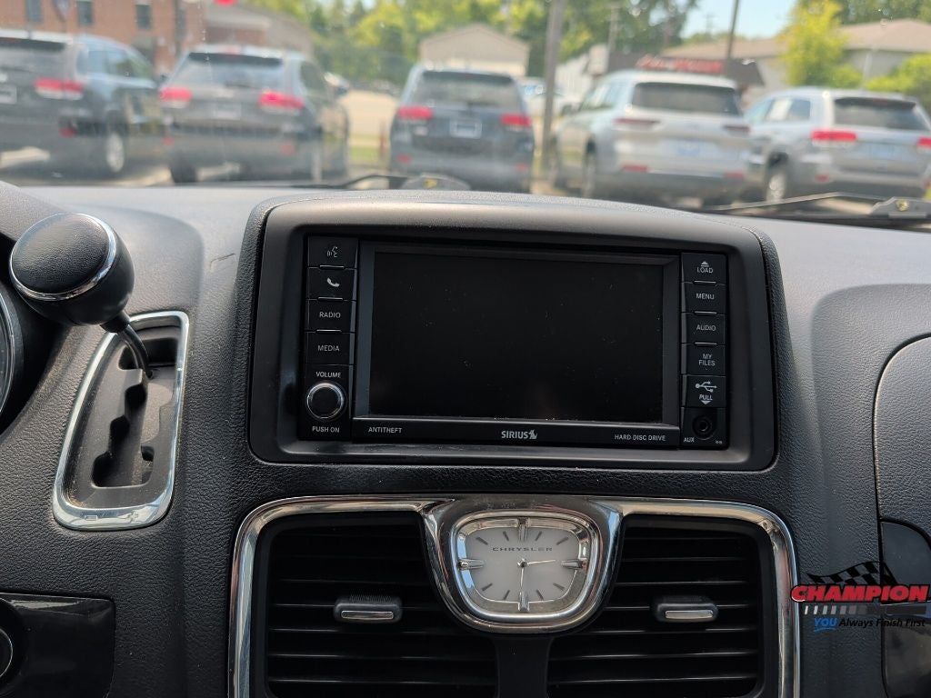 2014 Chrysler Town & Country Touring-L