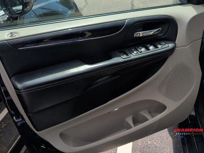2014 Chrysler Town & Country Touring-L