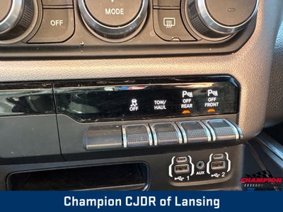 2020 RAM 1500 Big Horn Crew Cab 4x4 5'7' Box