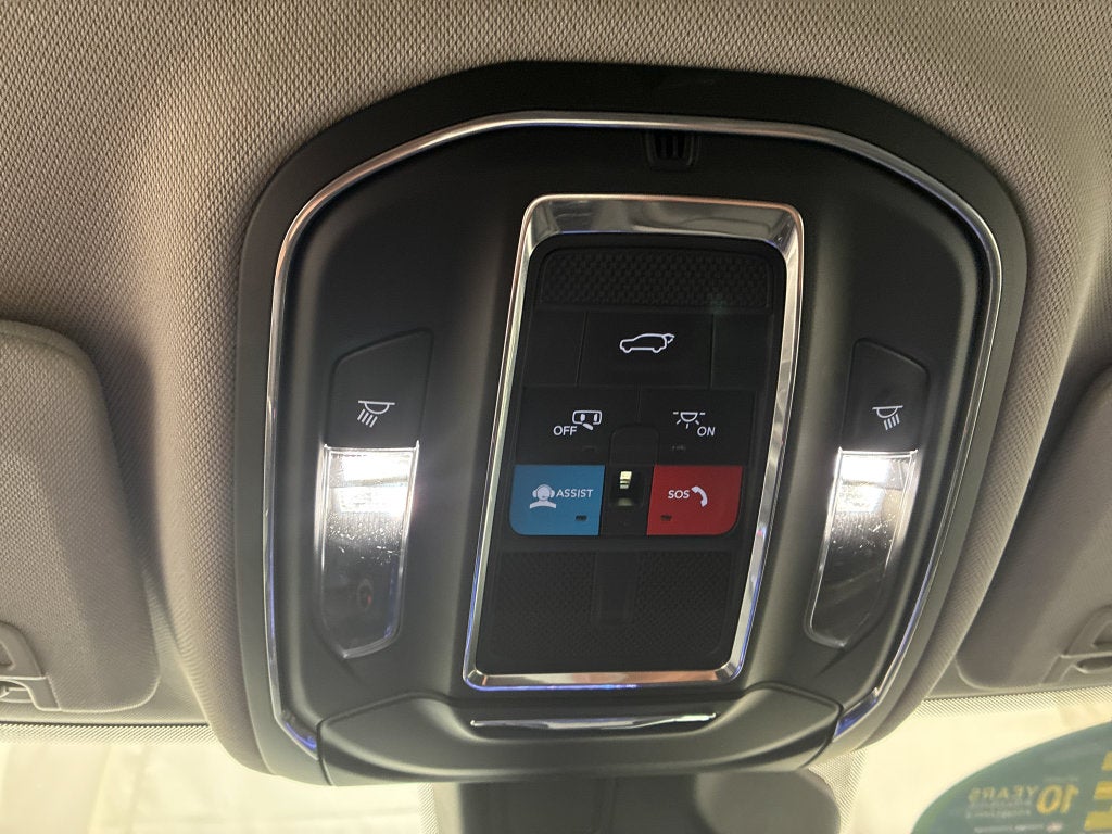 2023 Jeep Grand Cherokee Laredo 4x4