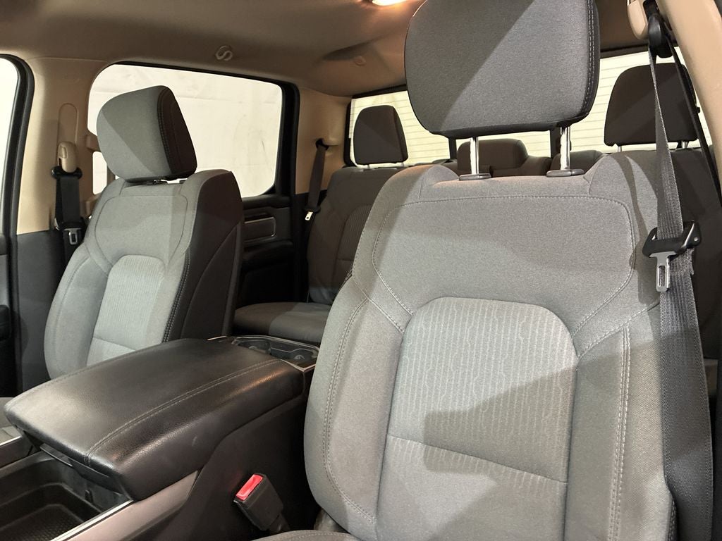 2020 RAM 1500 Big Horn Crew Cab 4x4 5'7' Box