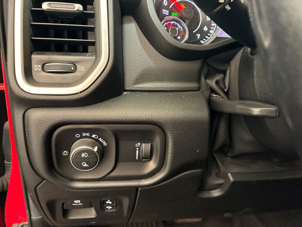 2020 RAM 1500 Big Horn Crew Cab 4x4 5'7' Box