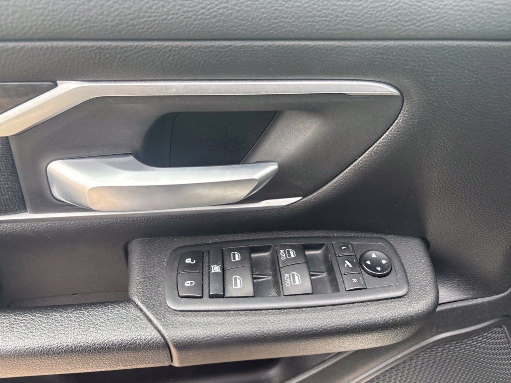 2020 RAM 1500 Big Horn Crew Cab 4x4 5'7' Box