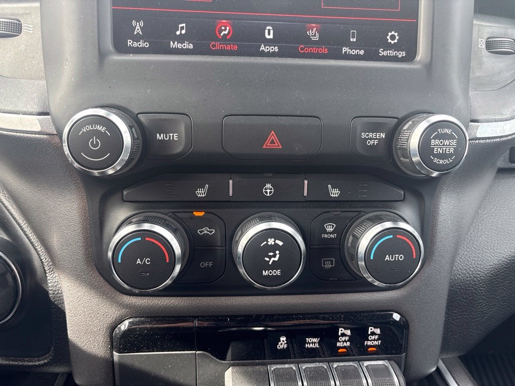 2020 RAM 1500 Big Horn Crew Cab 4x4 5'7' Box