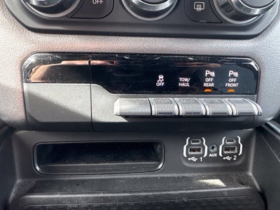 2020 RAM 1500 Big Horn Crew Cab 4x4 5'7' Box