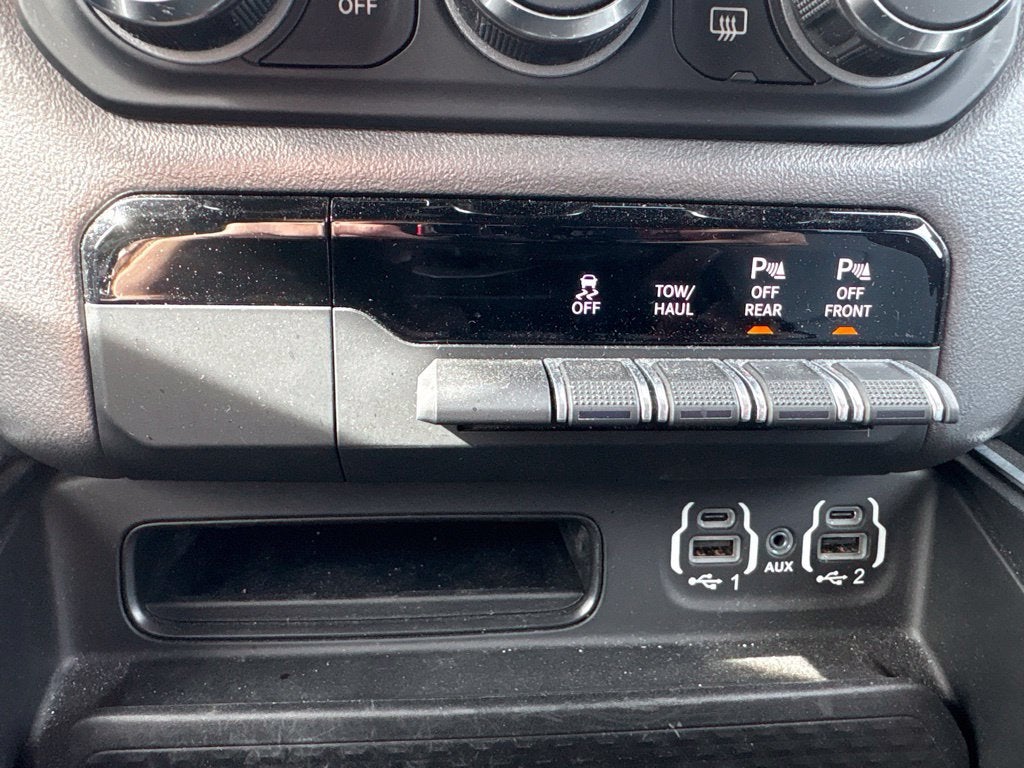 2020 RAM 1500 Big Horn Crew Cab 4x4 5'7' Box