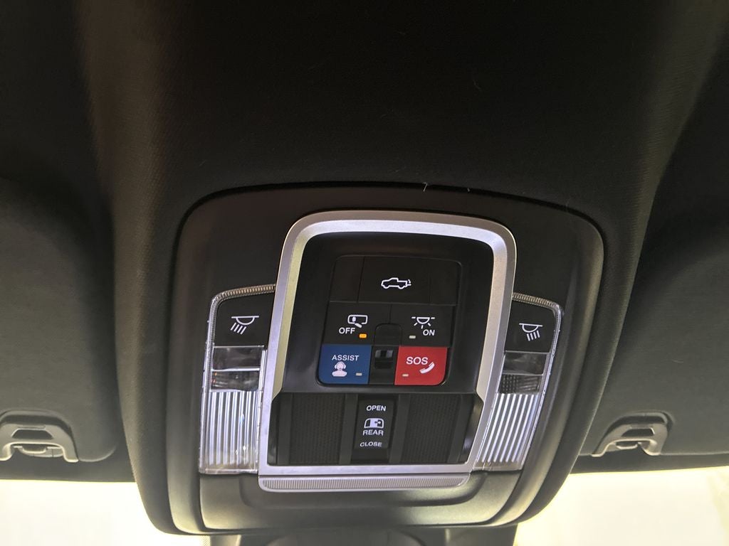 2023 RAM 1500 Laramie Crew Cab 4x4 5'7' Box