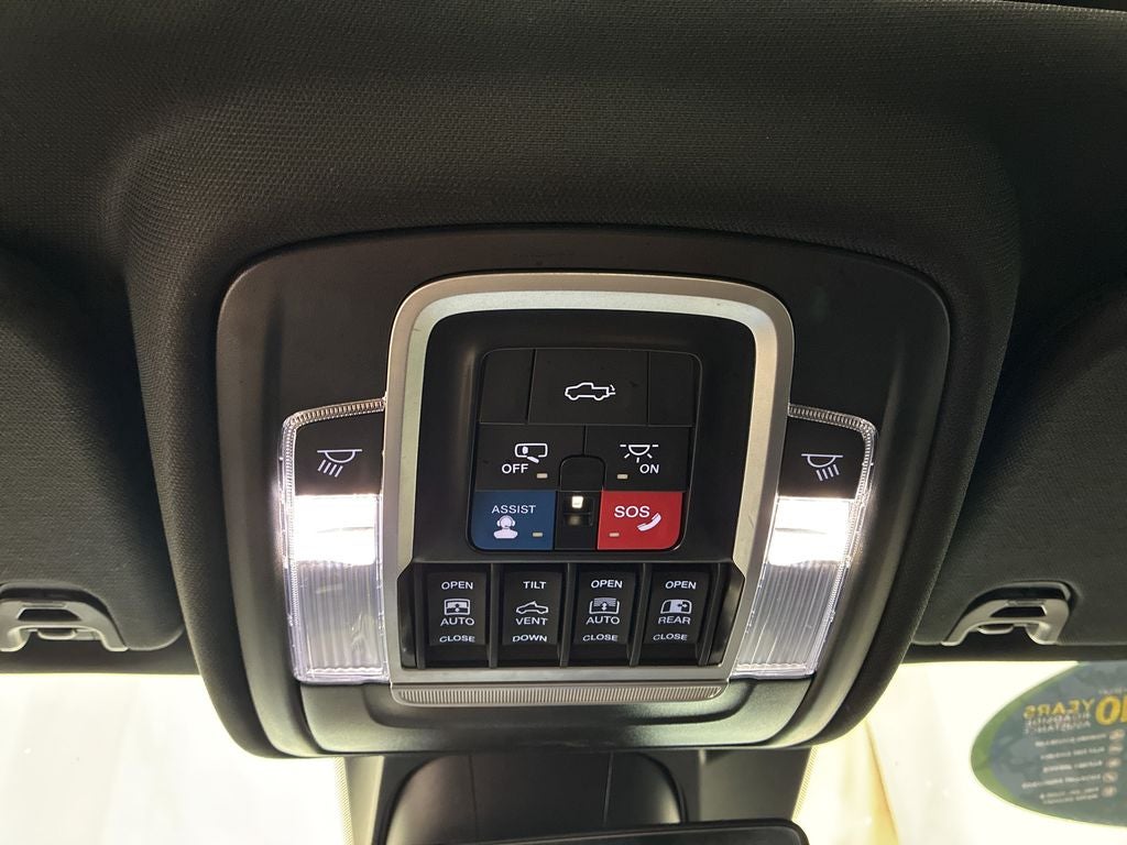 2023 RAM 1500 Laramie Crew Cab 4x4 5'7' Box