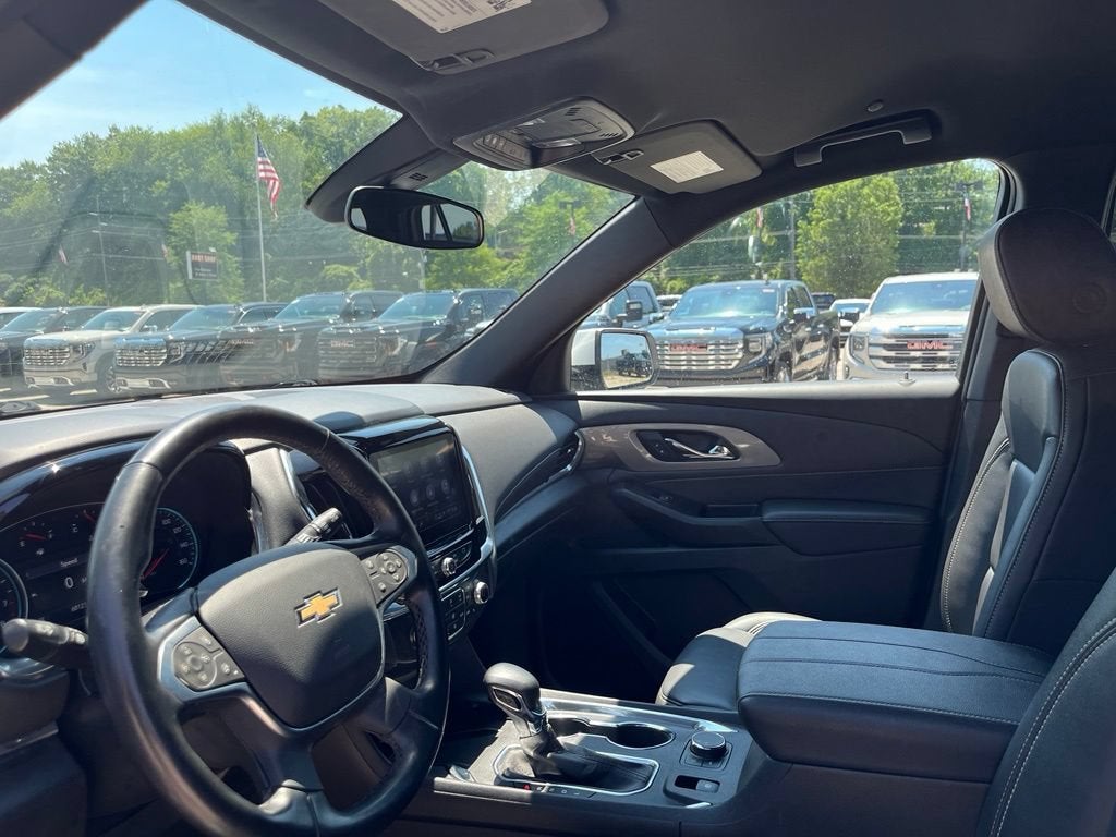 2023 Chevrolet Traverse LT Leather