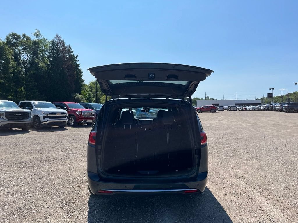 2025 Chrysler Pacifica Select