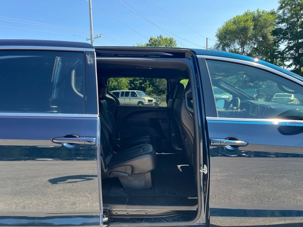 2025 Chrysler Pacifica Select