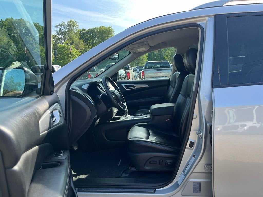 2020 Nissan Pathfinder SL