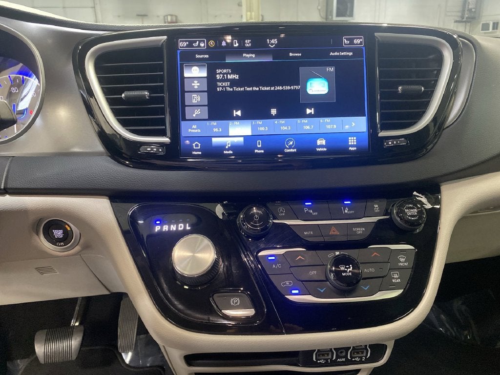 2024 Chrysler Pacifica Touring L