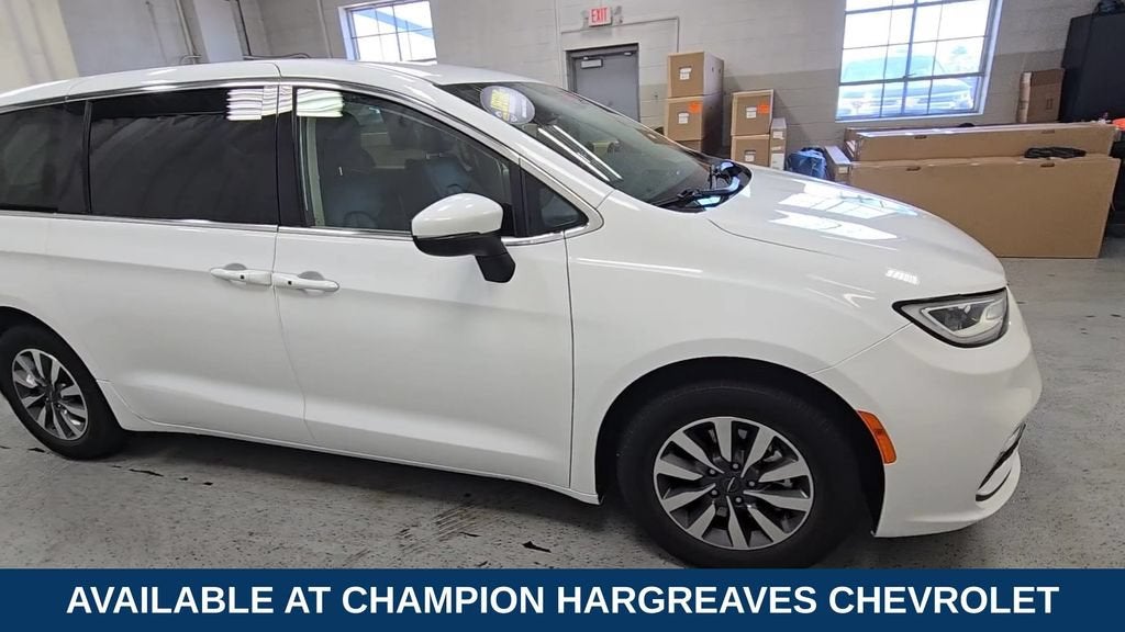 2023 Chrysler Pacifica Hybrid Touring L