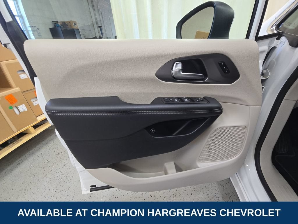 2023 Chrysler Pacifica Hybrid Touring L