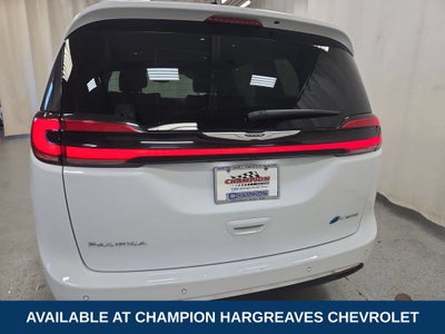 2023 Chrysler Pacifica Hybrid Touring L