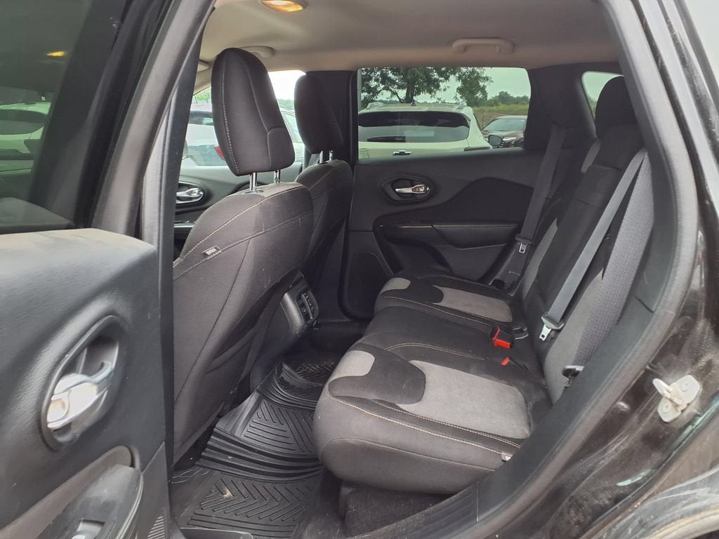 2016 Jeep Cherokee Sport