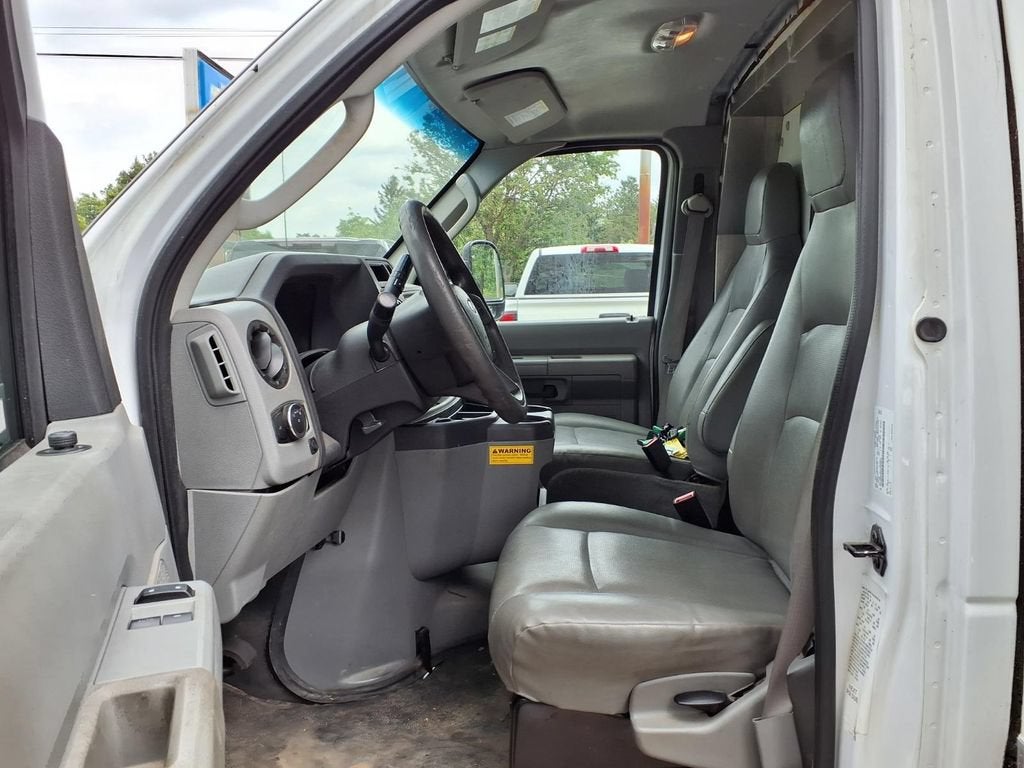 2022 Ford E-Series Cutaway E-350