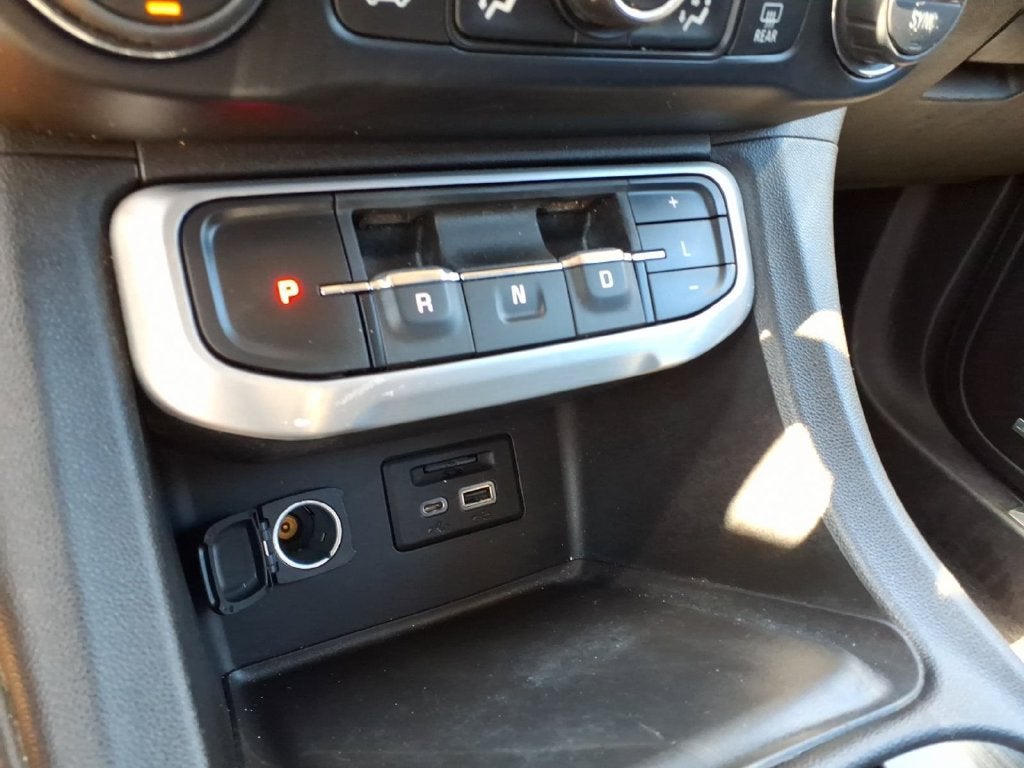 2021 GMC Acadia SLT