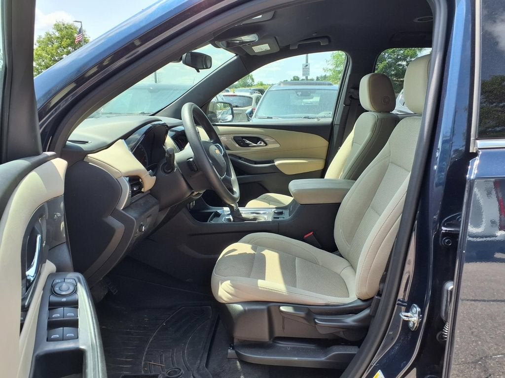 2022 Chevrolet Traverse LS