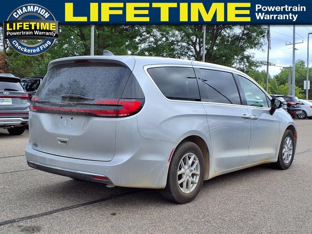 2026 Chrysler Pacifica Select