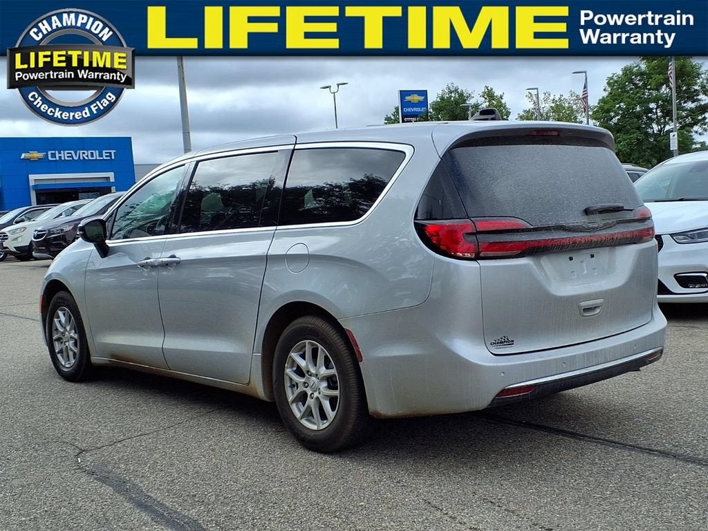 2026 Chrysler Pacifica Select