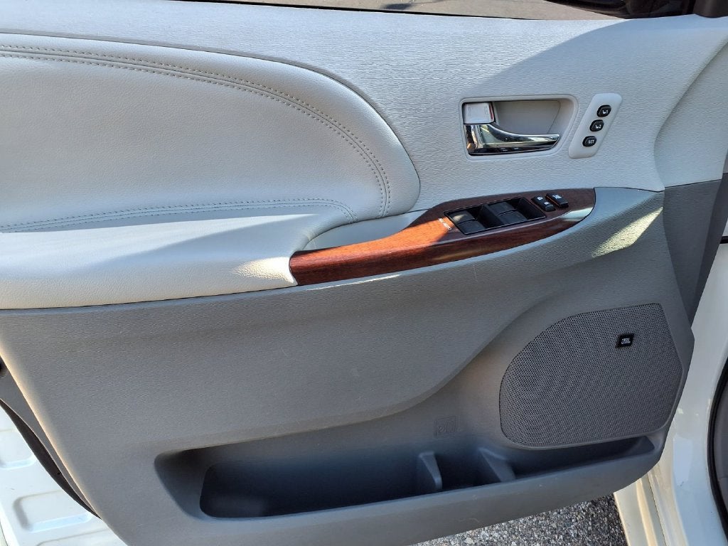 2014 Toyota Sienna XLE
